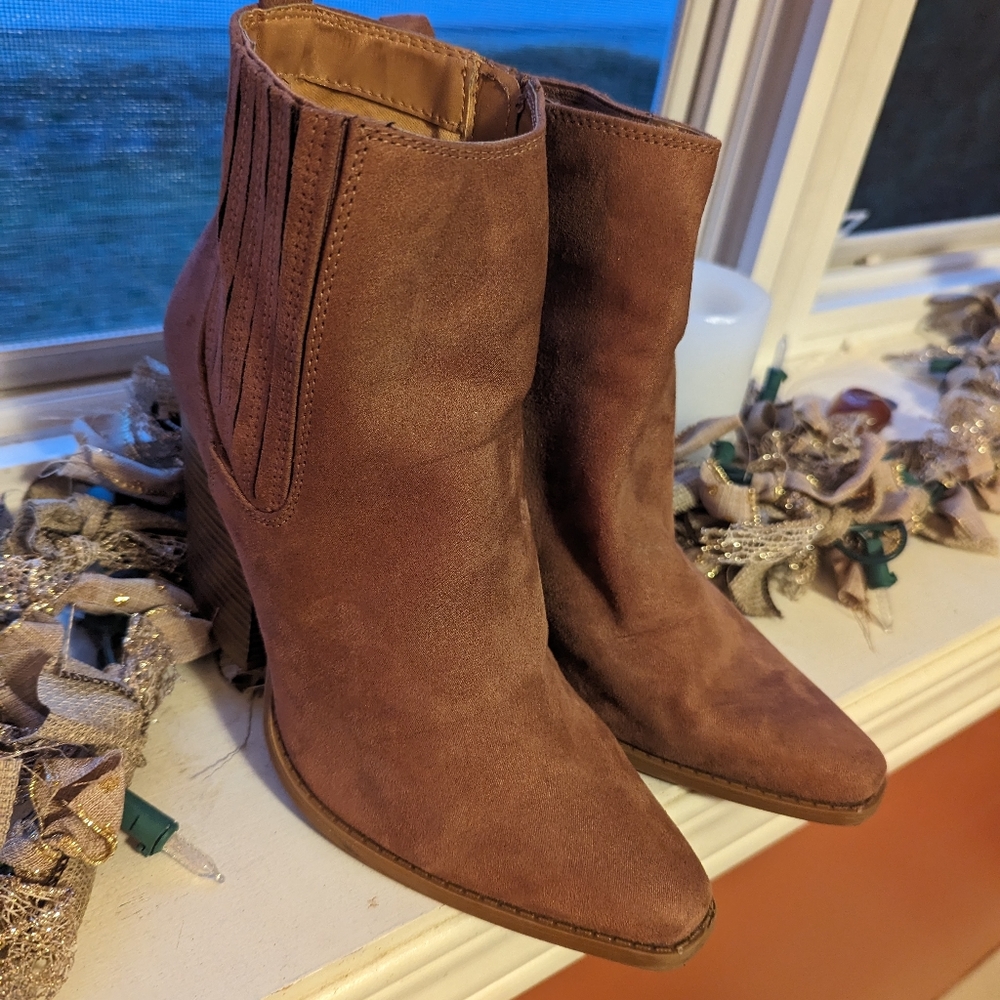 Suede cognac booties
